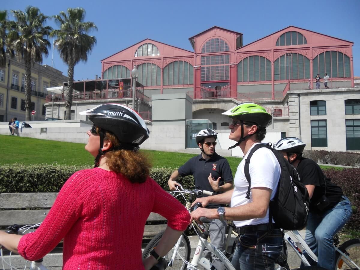 Passeio turístico de bicicleta elétrica na cidade do Porto